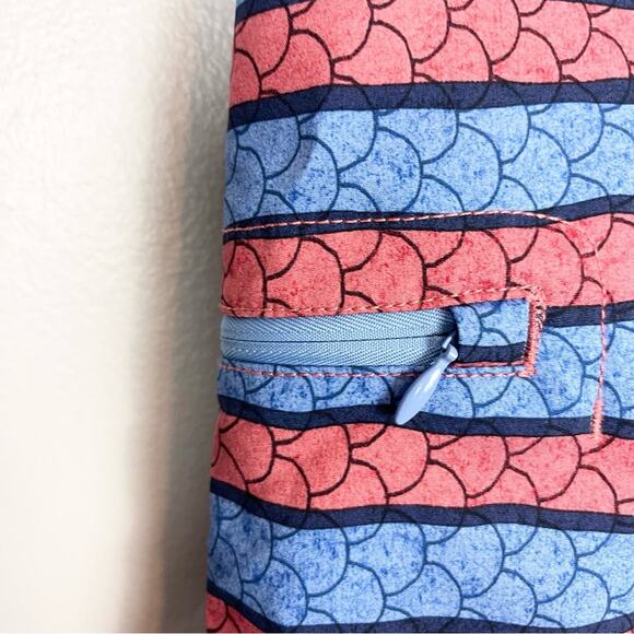 Vineyard Vines Board Shorts 9” Inseam Men’s size 28 striped - Picture 3 of 9